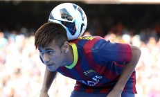 开云平台-NBA季后赛之夜，凯恩惊艳四座，改写历史的瞬间