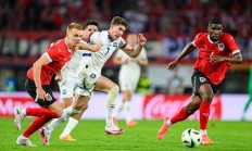 开云APP-汉堡球队主场气氛火爆，球迷合唱震撼全场