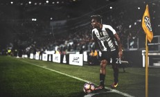 开云体育-从马里到圣西罗，非洲铁闸打穿红黑防线，坎特式覆盖如何成为现代足球的胜负手