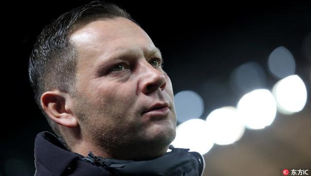 包含法兰克福中场球员迅速调整状态,连续传球创造机会的词条 包含法兰克福中场球员迅速调整状态,连续传球创造机会的词条