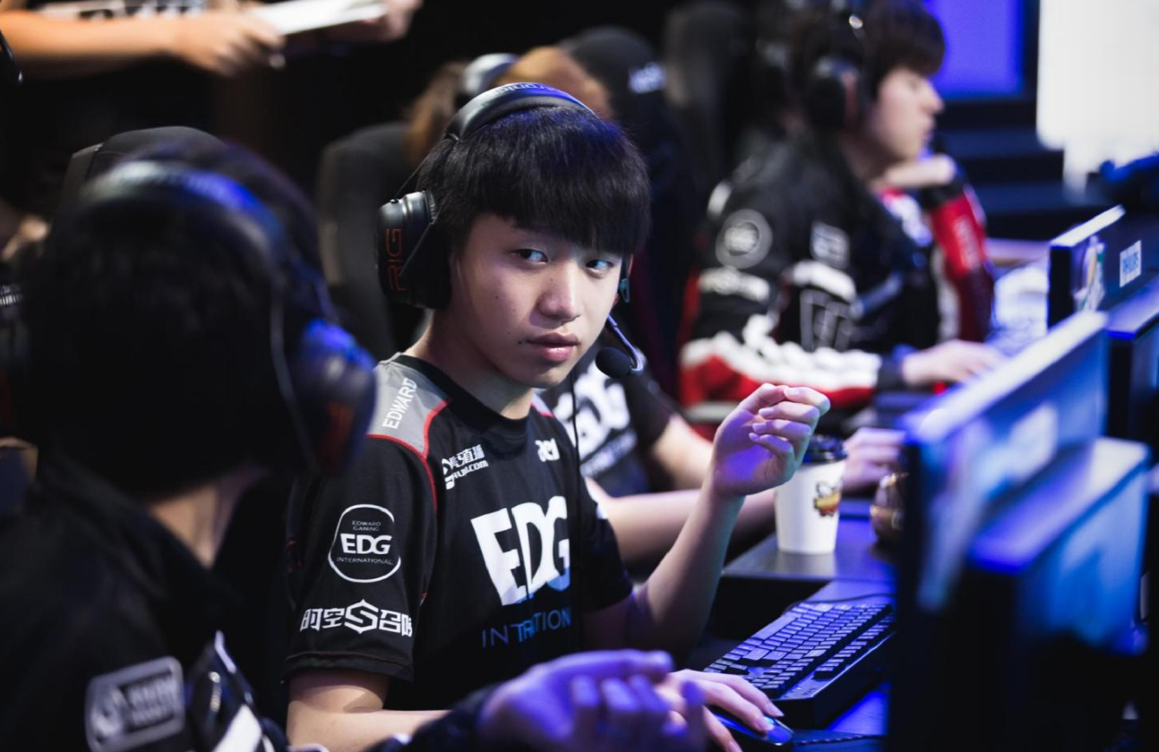 包含怀特海鹿渴望在法国足球联赛中脱颖而出的词条 包含怀特海鹿渴望在法国足球联赛中脱颖而出的词条