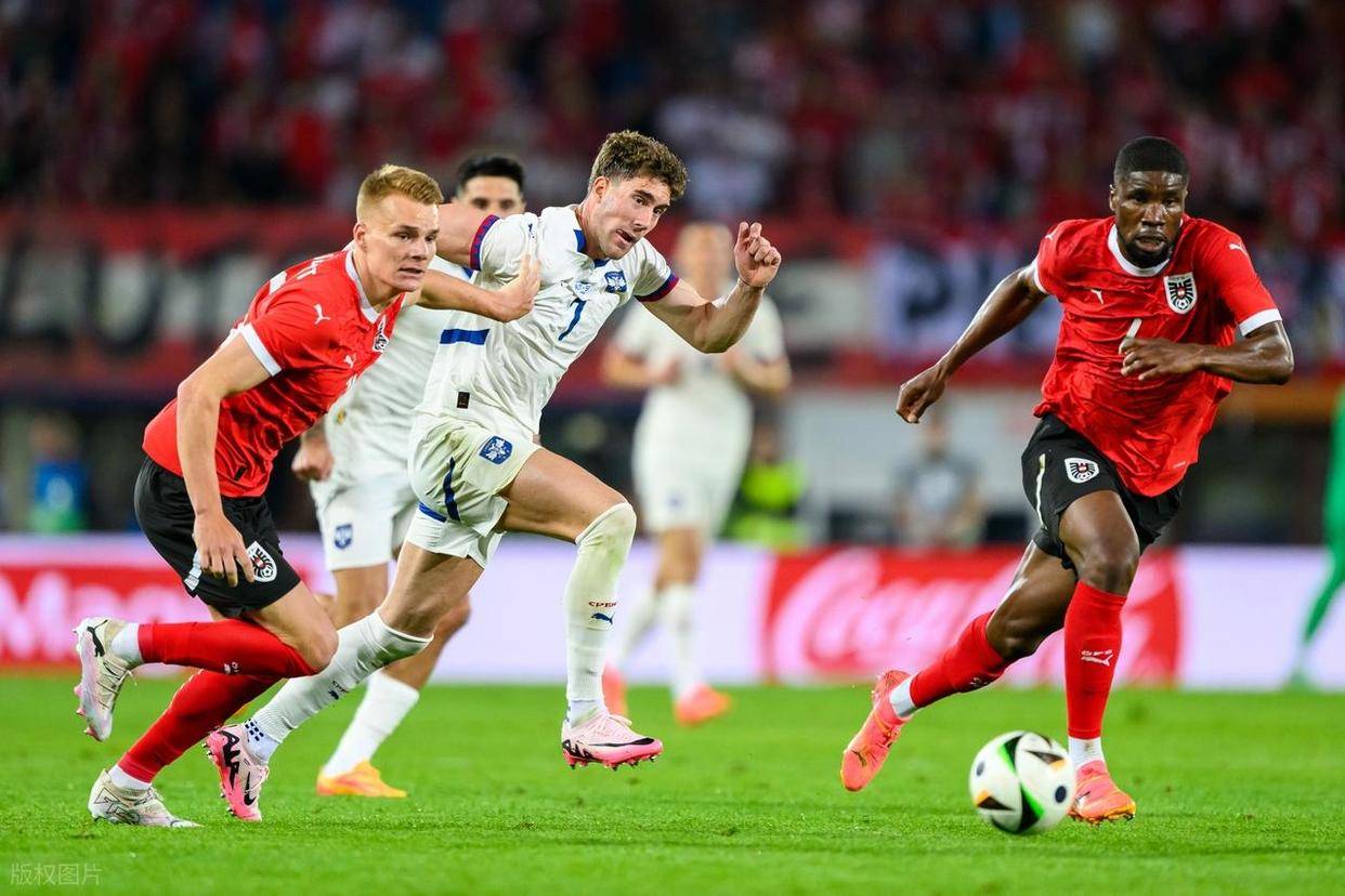 汉堡球队主场气氛火爆,球迷合唱震撼全场 汉堡球队主场气氛火爆,球迷合唱震撼全场