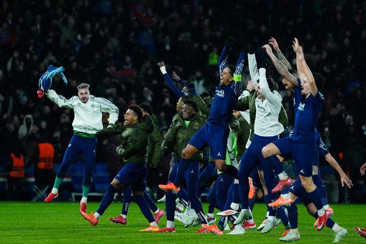 包含马赛客场遭遇昂热，寻求连胜重返法甲榜首的词条