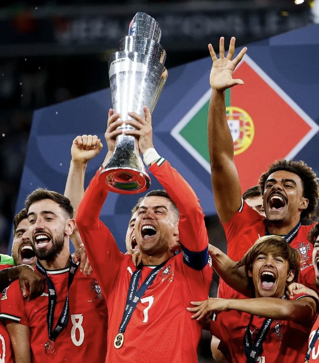 关于葡萄牙国家队在欧洲杯预选赛中实现逆袭，大放异彩！的信息