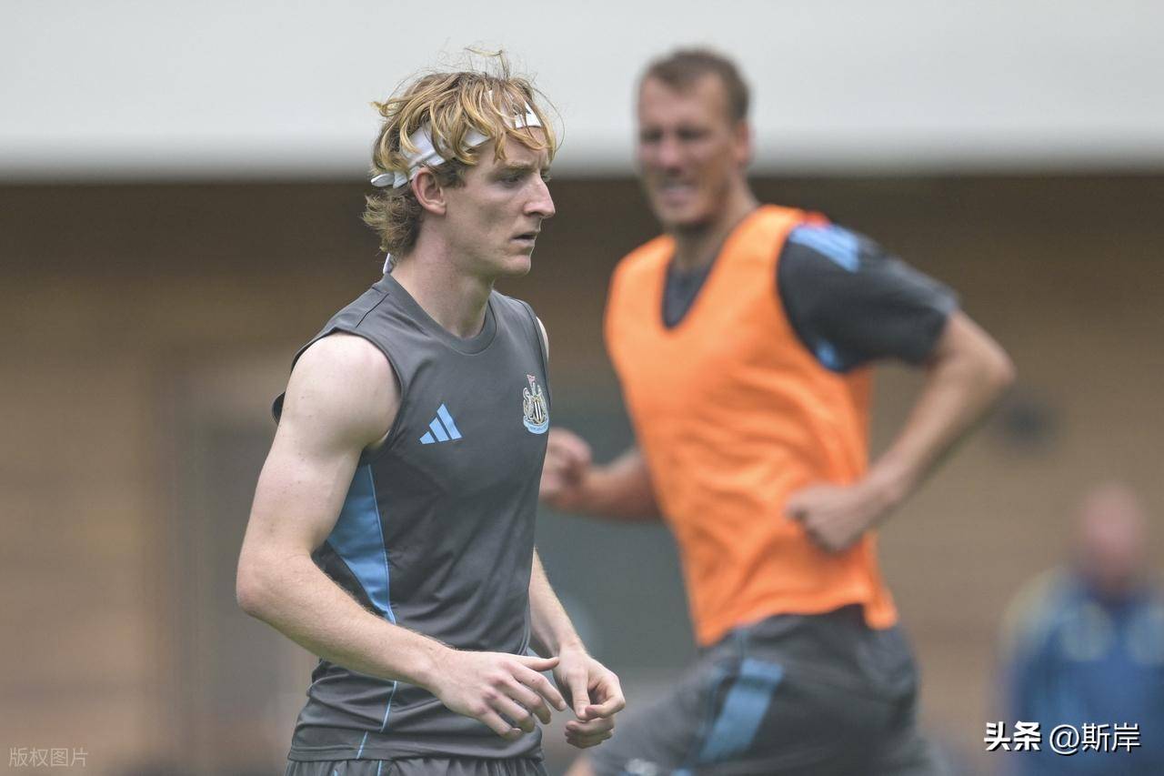 包含利兹联战胜纽卡斯尔，保级形势略有好转的词条