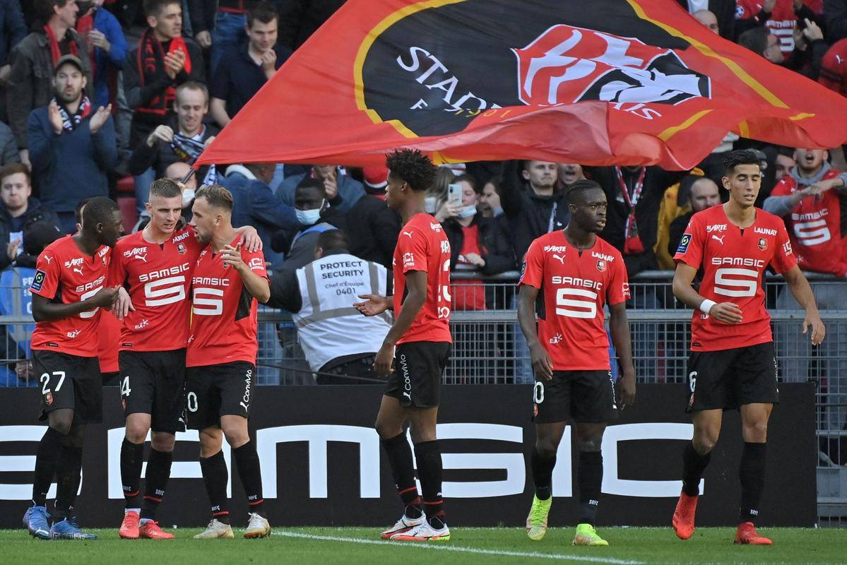 波尔多球迷士气高昂,法甲赛季不容懈怠 波尔多球迷士气高昂,法甲赛季不容懈怠