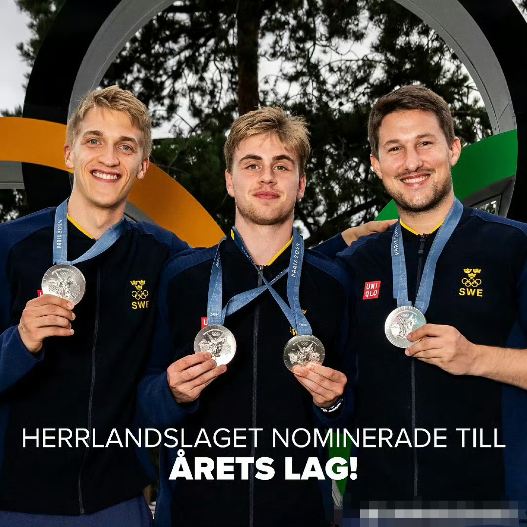 瑞典代表团在击剑比赛中斩获金牌，喜笑颜开