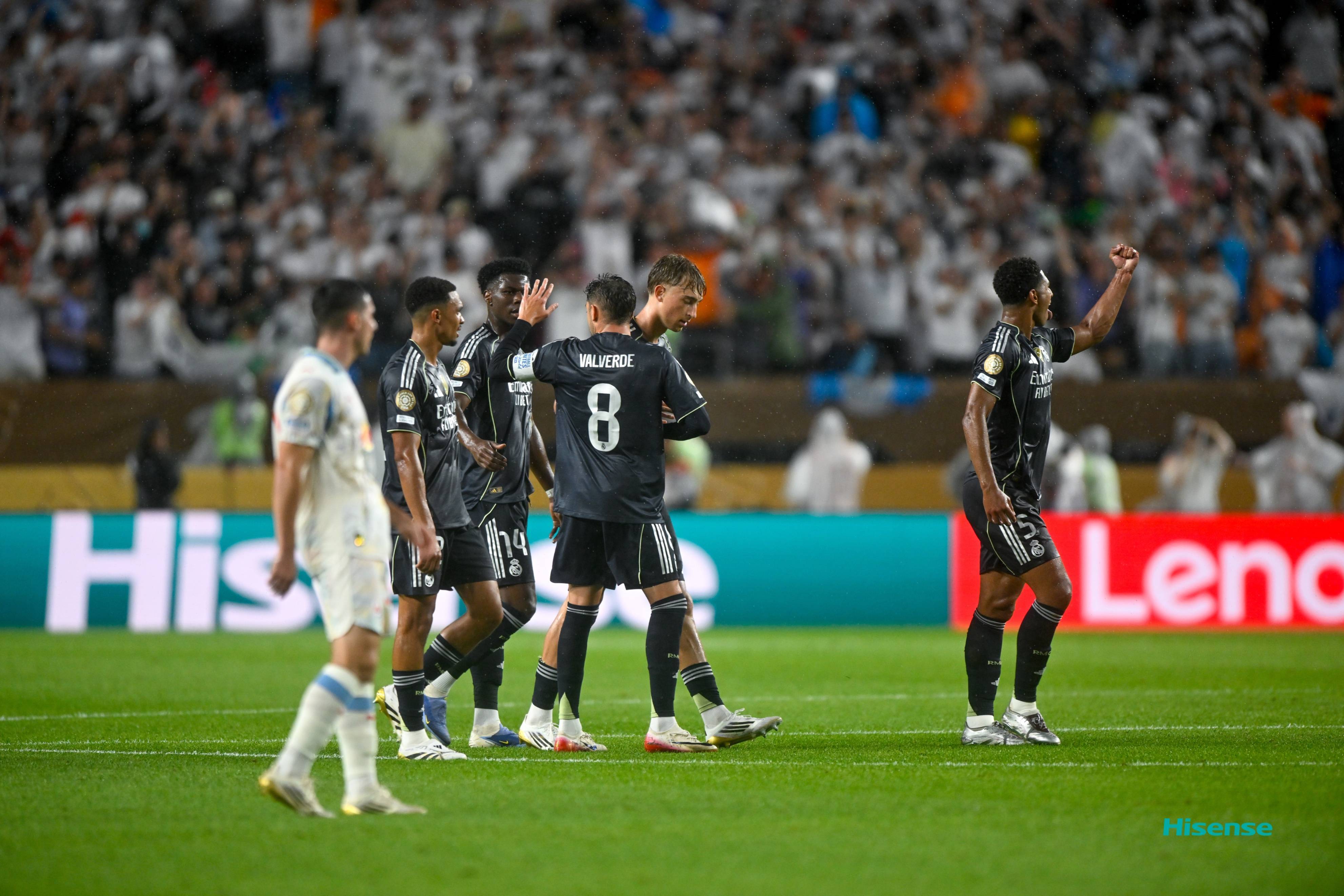 包含尤文图斯痛失希望，遭遇意外袭击的词条