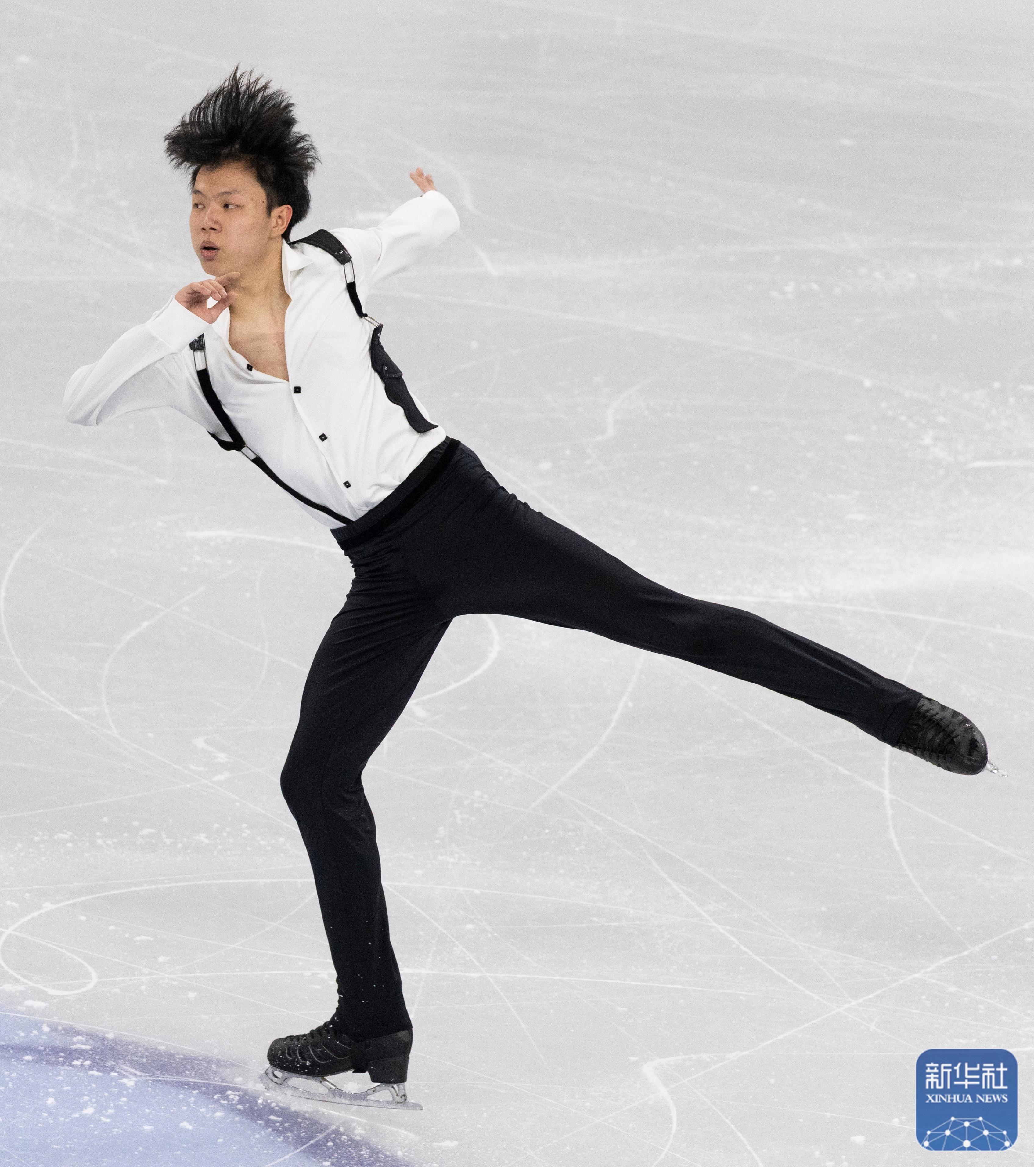 运动员精彩表现引发观众热烈掌声的简单介绍