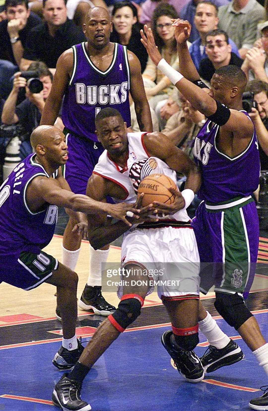 雄鹿鏖战福建队，恩比德关键制胜的简单介绍